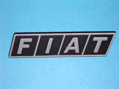 Scritta in plastica per calandra anteriore Fiat 500R, 126