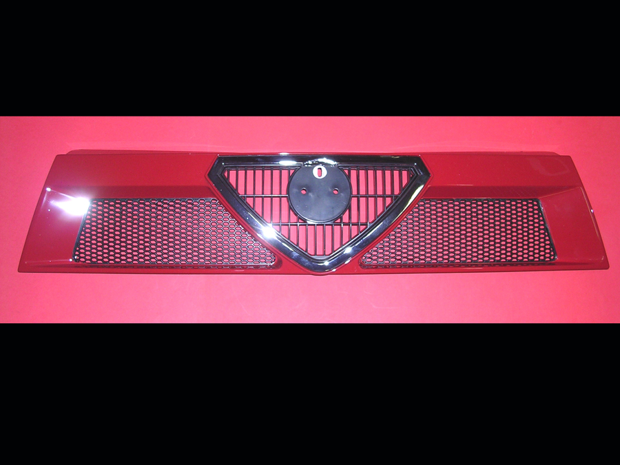 Mascherina anteriore rossa Alfa Romeo 75