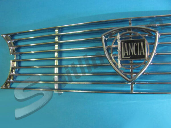 Mascherina anteriore radiatore in plastica cromata con scudo centrale Lancia Fulvia Coupé 1,3S 2^ serie - Coupé 1,3S Montecarlo - 1600 HF 2^ serie ('70-'74)