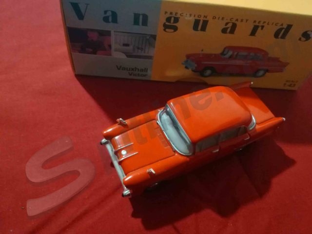 Automodello 1:43 marca Vanguards - Vauxhall Victor F-MKI Gypsy red